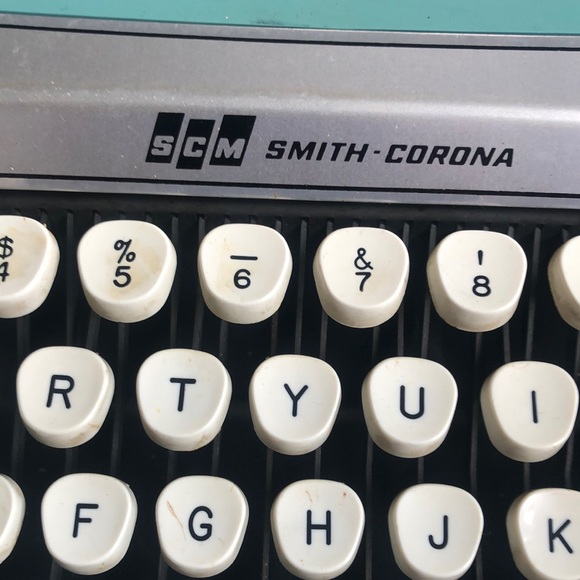 Vintage Smith-Corona Corsair Deluxe typewriter - Picture 5 of 16